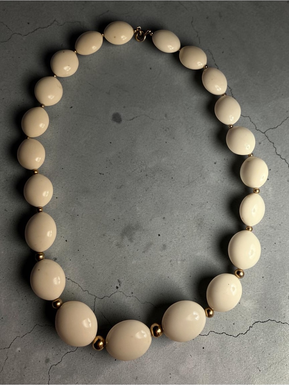 Elegant Cream Bead Necklace with Gold Accents
